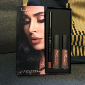 Huda beauty lip contour set